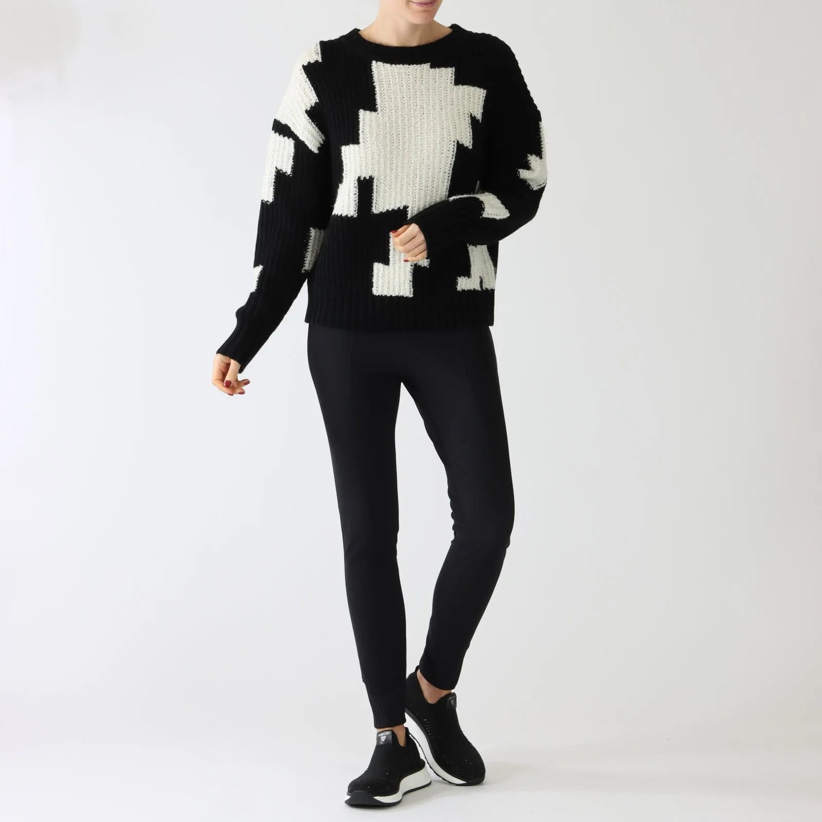 Black and White Large Chickcheck Knit Sweater