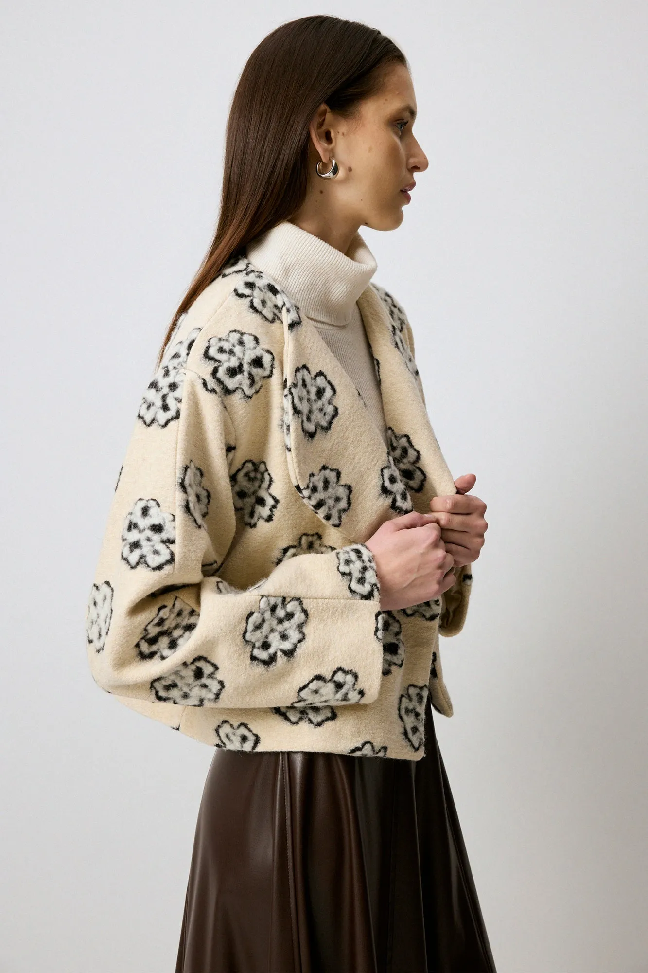 FLOWER EMBROIDERED SHORT COAT