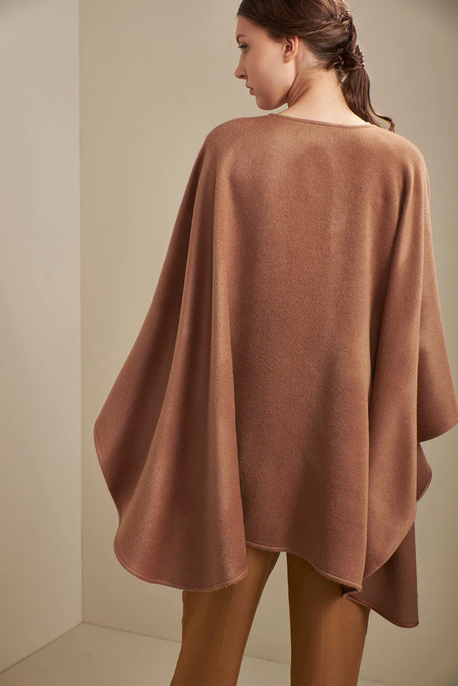 Gil Cape Royal Alpaca Suri Color Camel