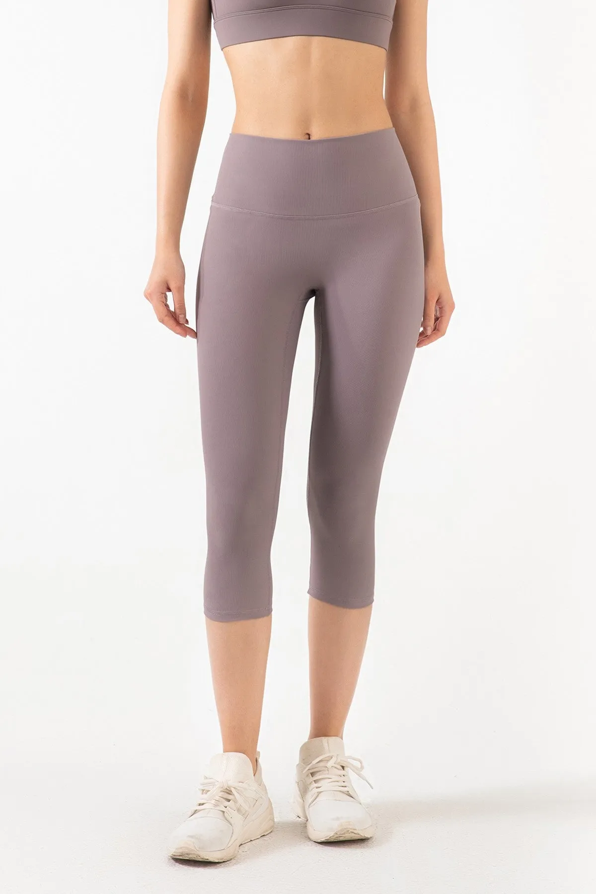 Ribbed Seamless Capri Leggings