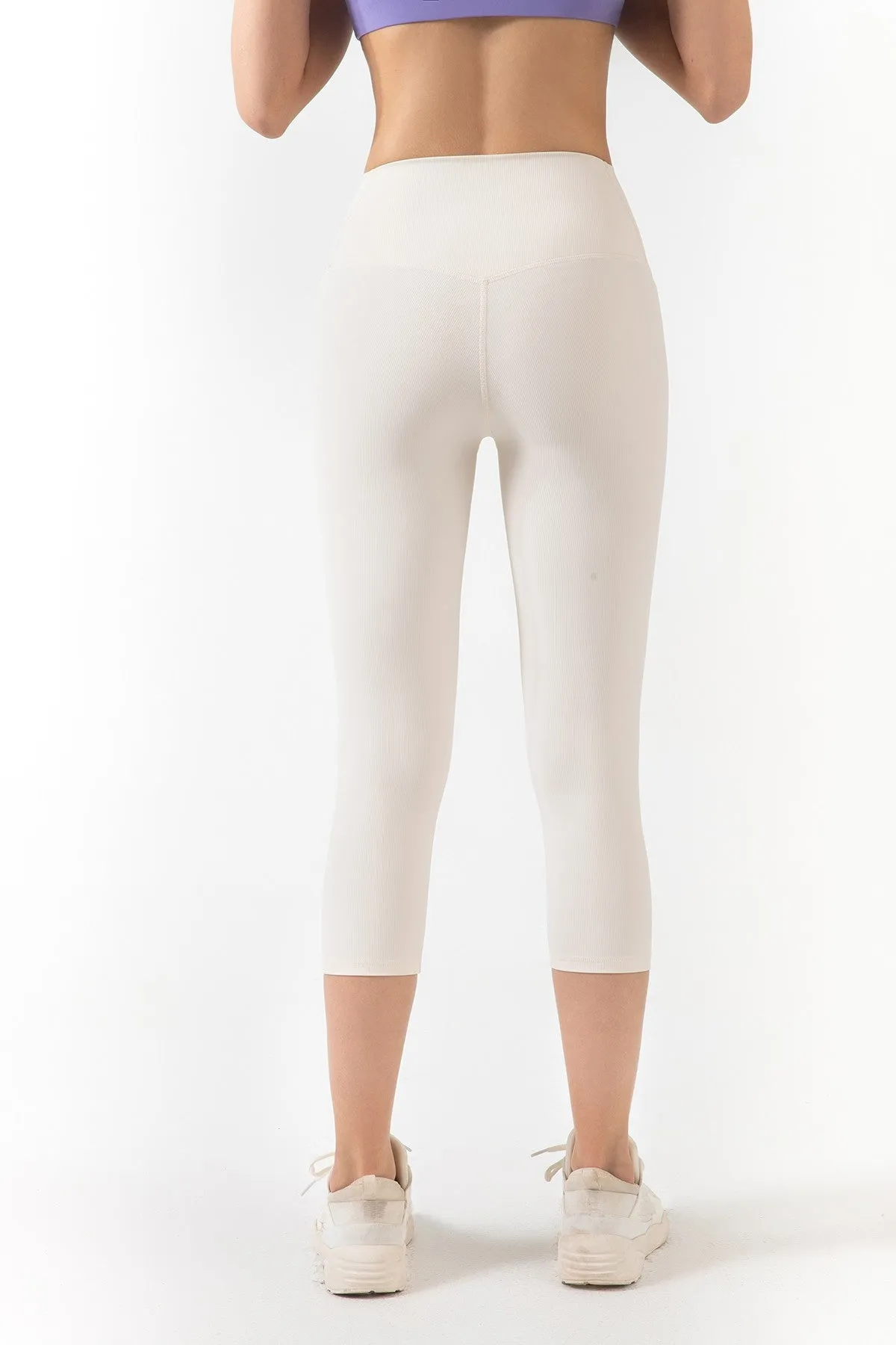 Ribbed Seamless Capri Leggings