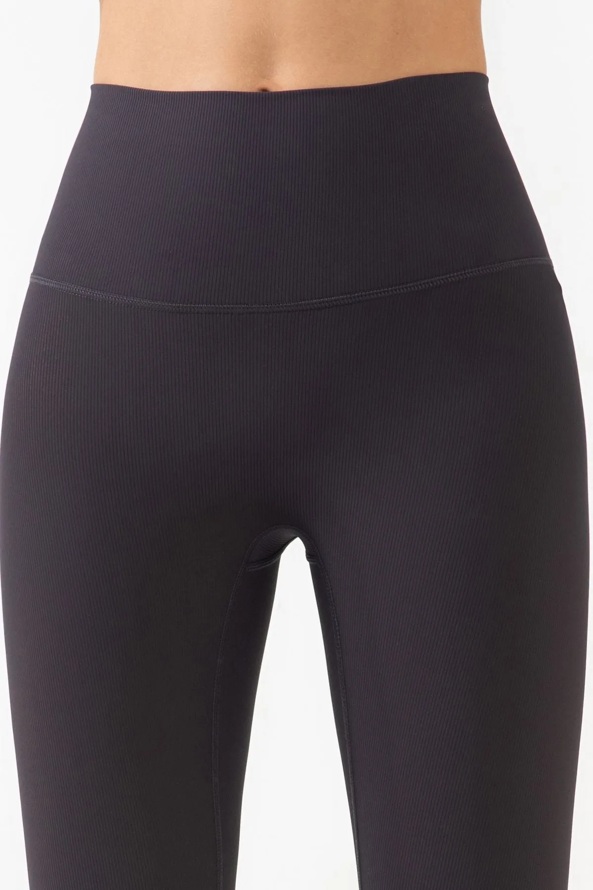 Ribbed Seamless Capri Leggings