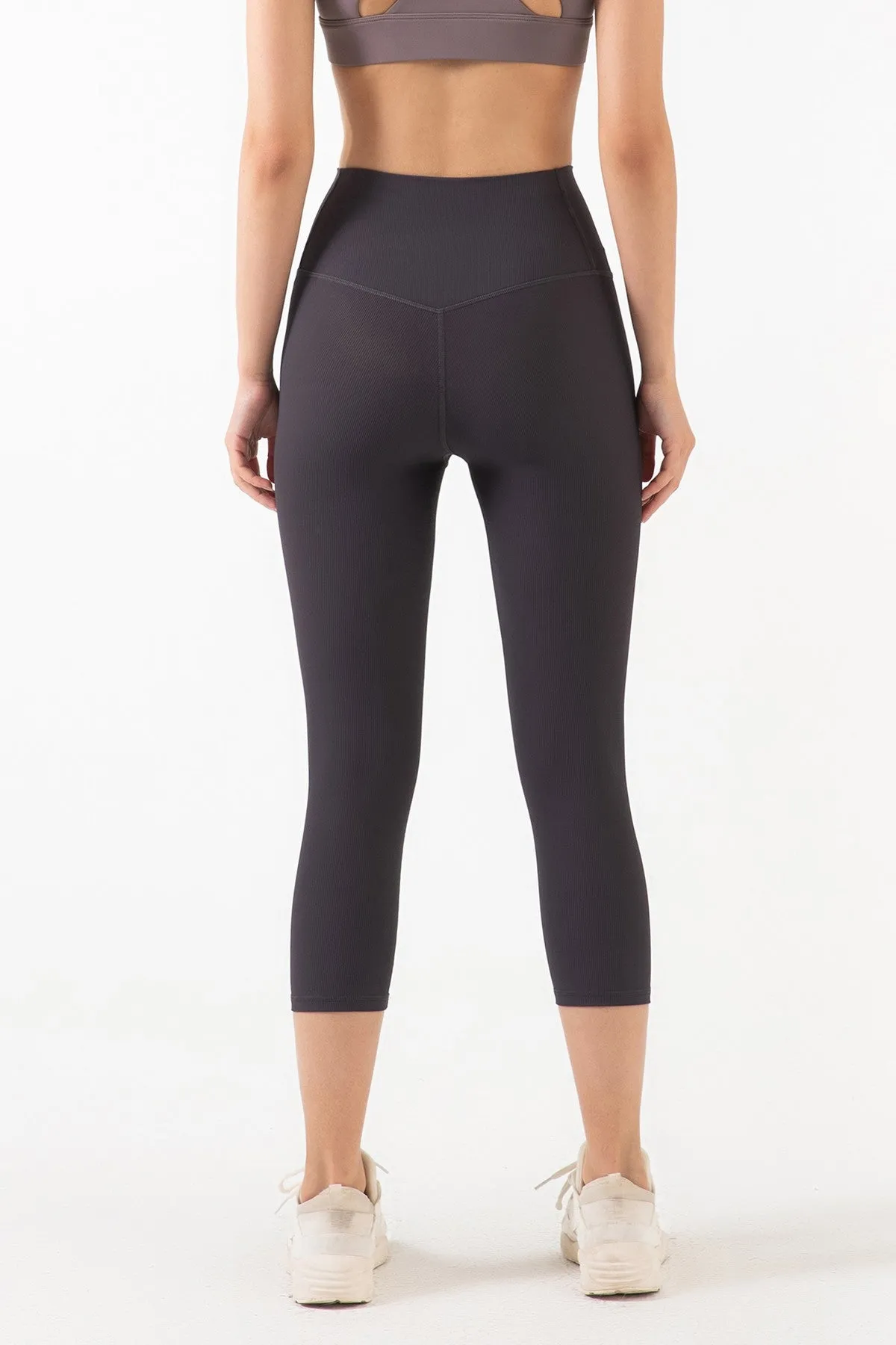 Ribbed Seamless Capri Leggings