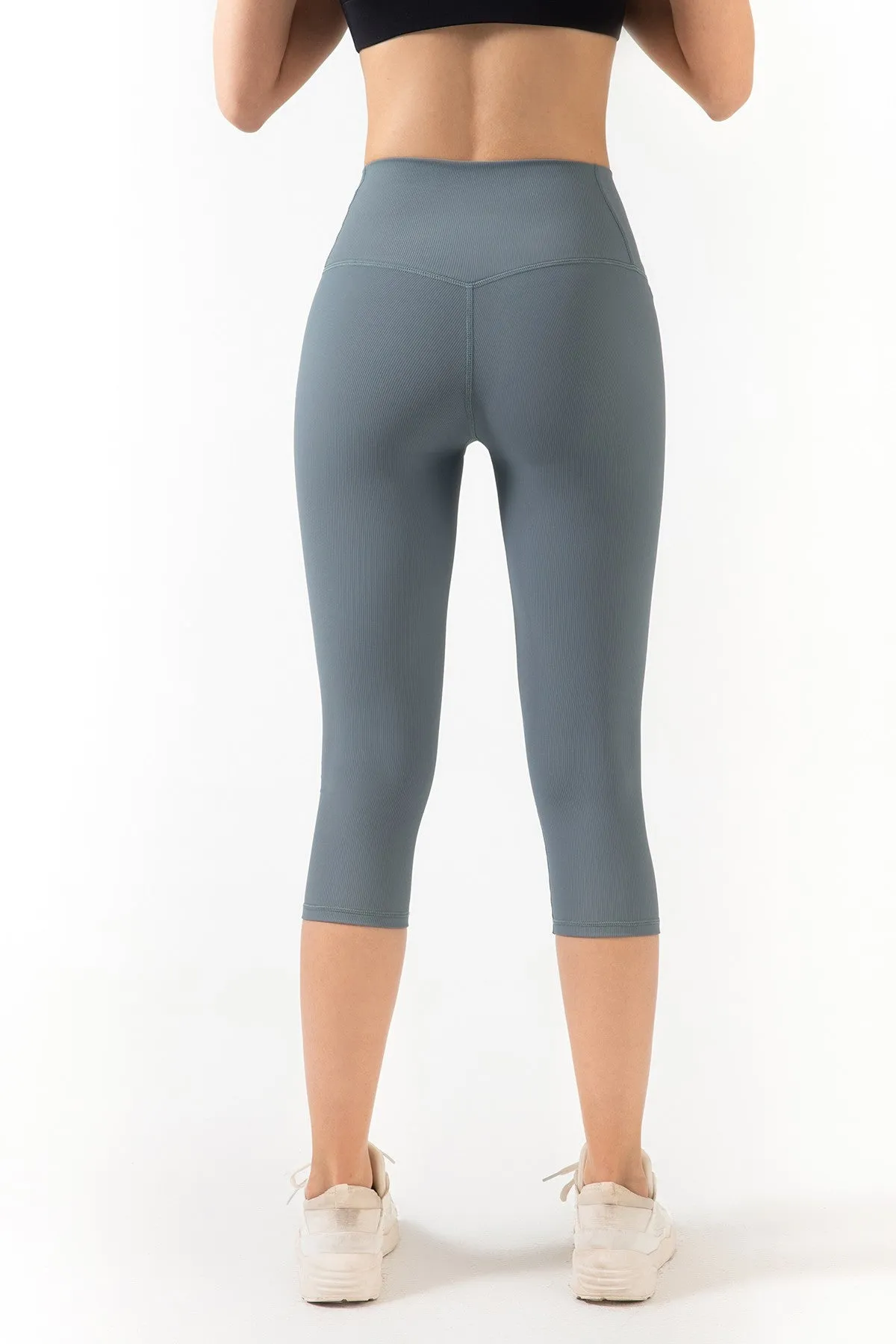 Ribbed Seamless Capri Leggings