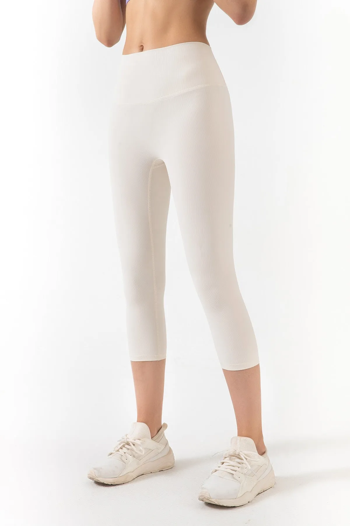 Ribbed Seamless Capri Leggings