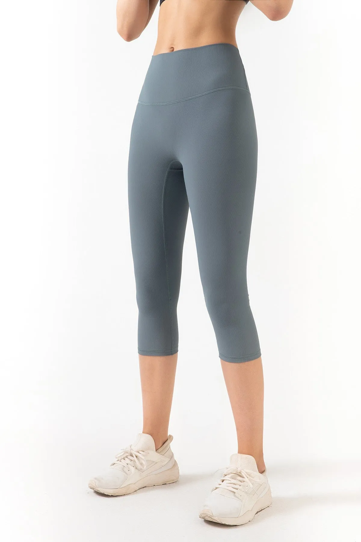 Ribbed Seamless Capri Leggings