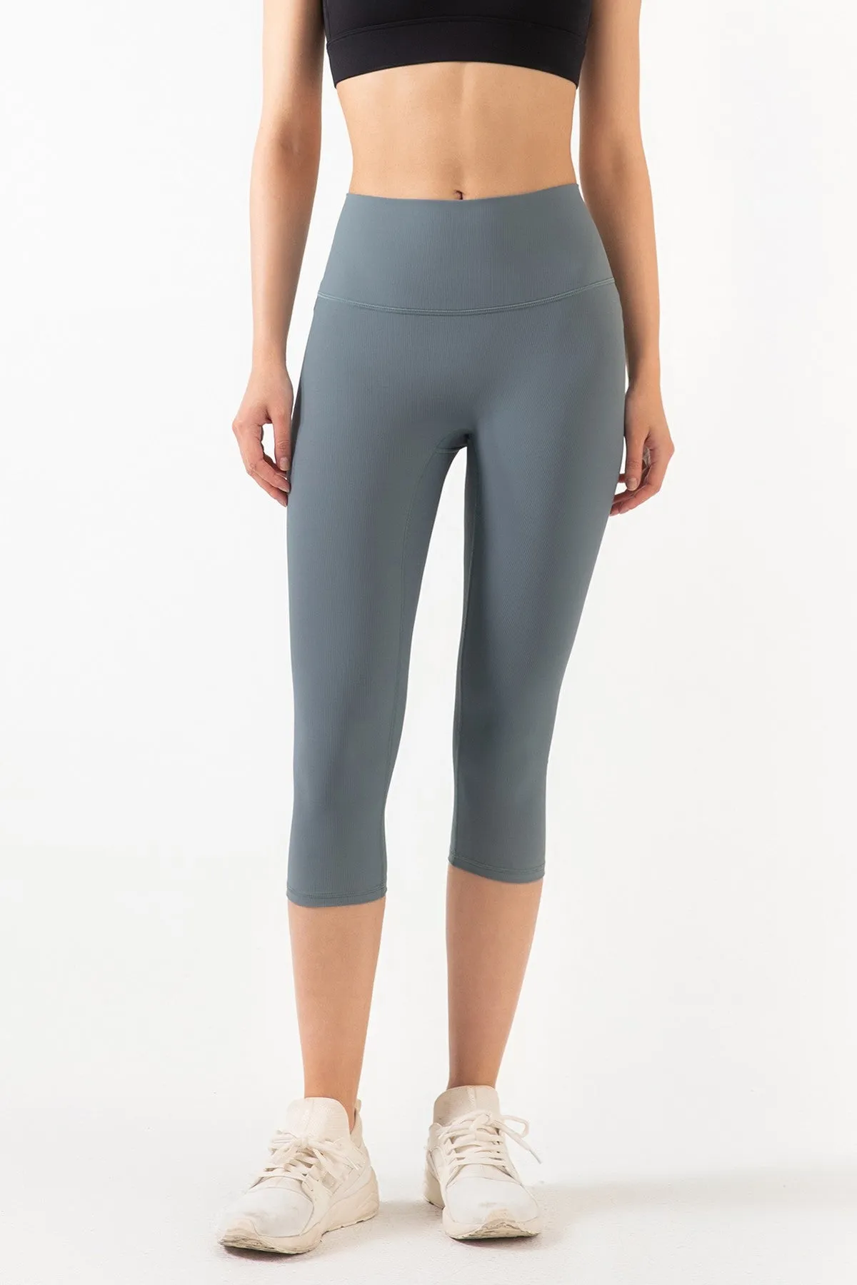 Ribbed Seamless Capri Leggings