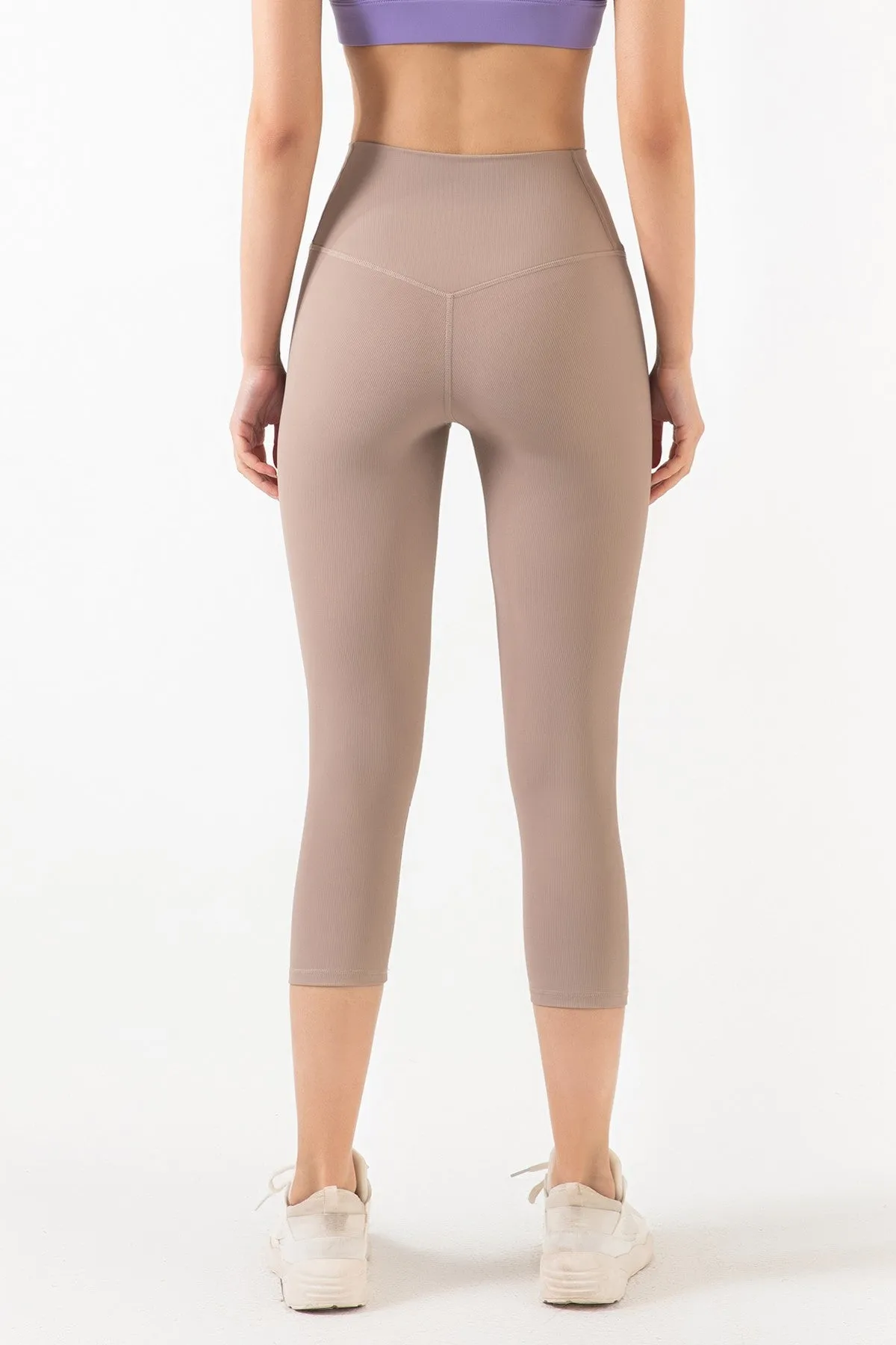 Ribbed Seamless Capri Leggings