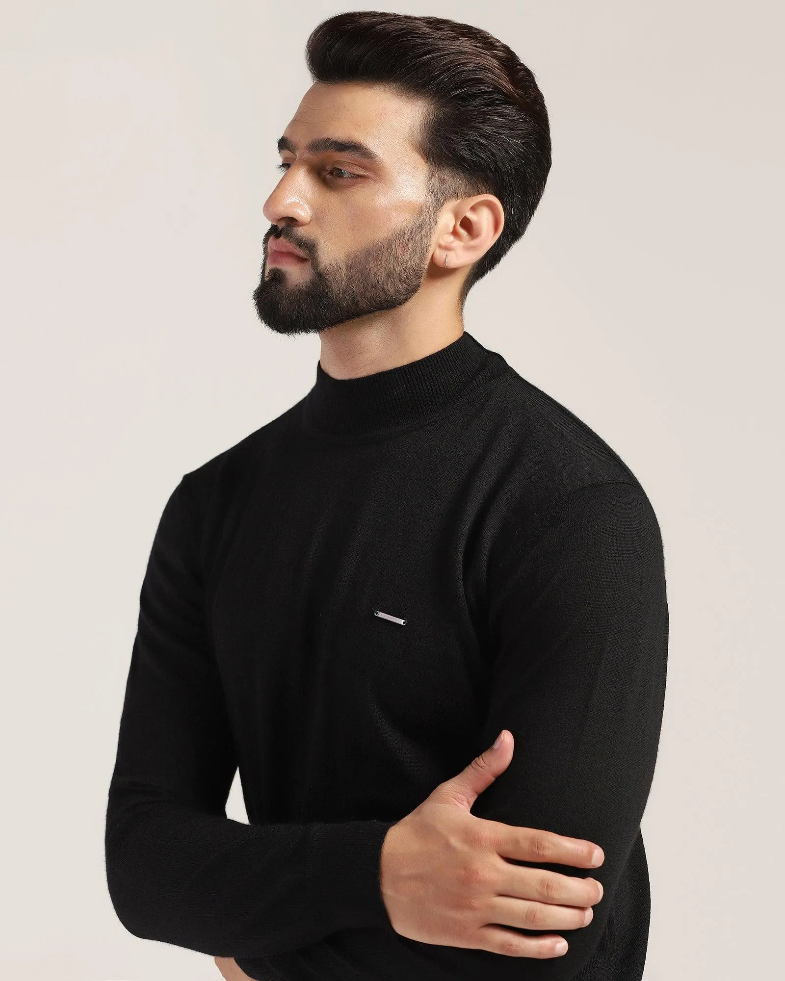 Round Neck Black Solid Sweater - Jester