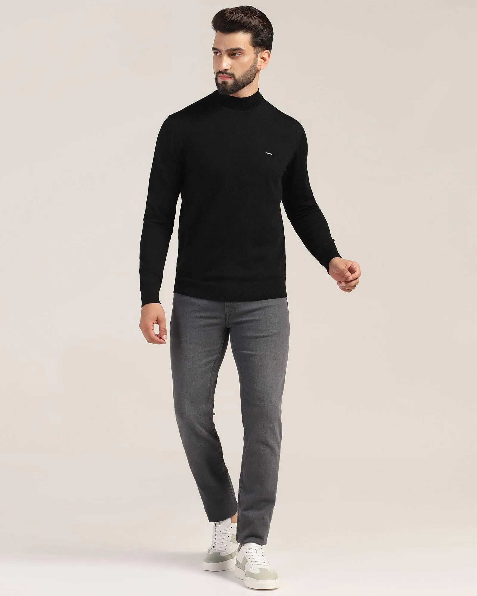 Round Neck Black Solid Sweater - Jester