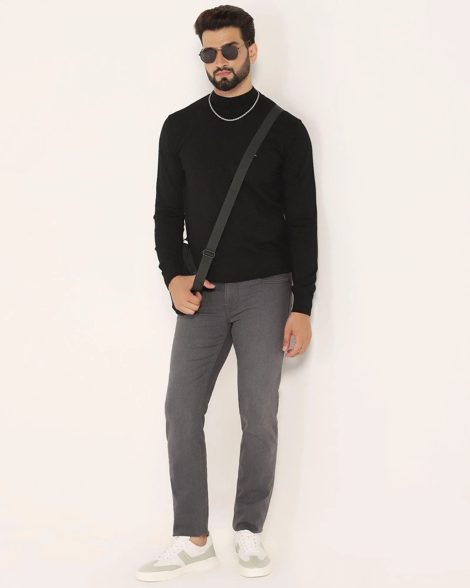 Round Neck Black Solid Sweater - Jester