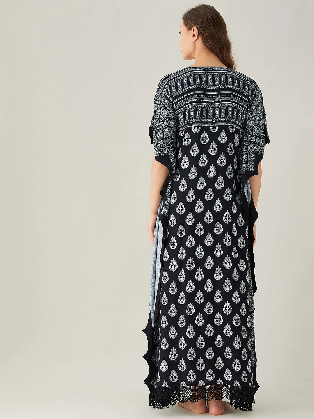 Scalloped Edge Monochrome Patterned Maxi Kaftan