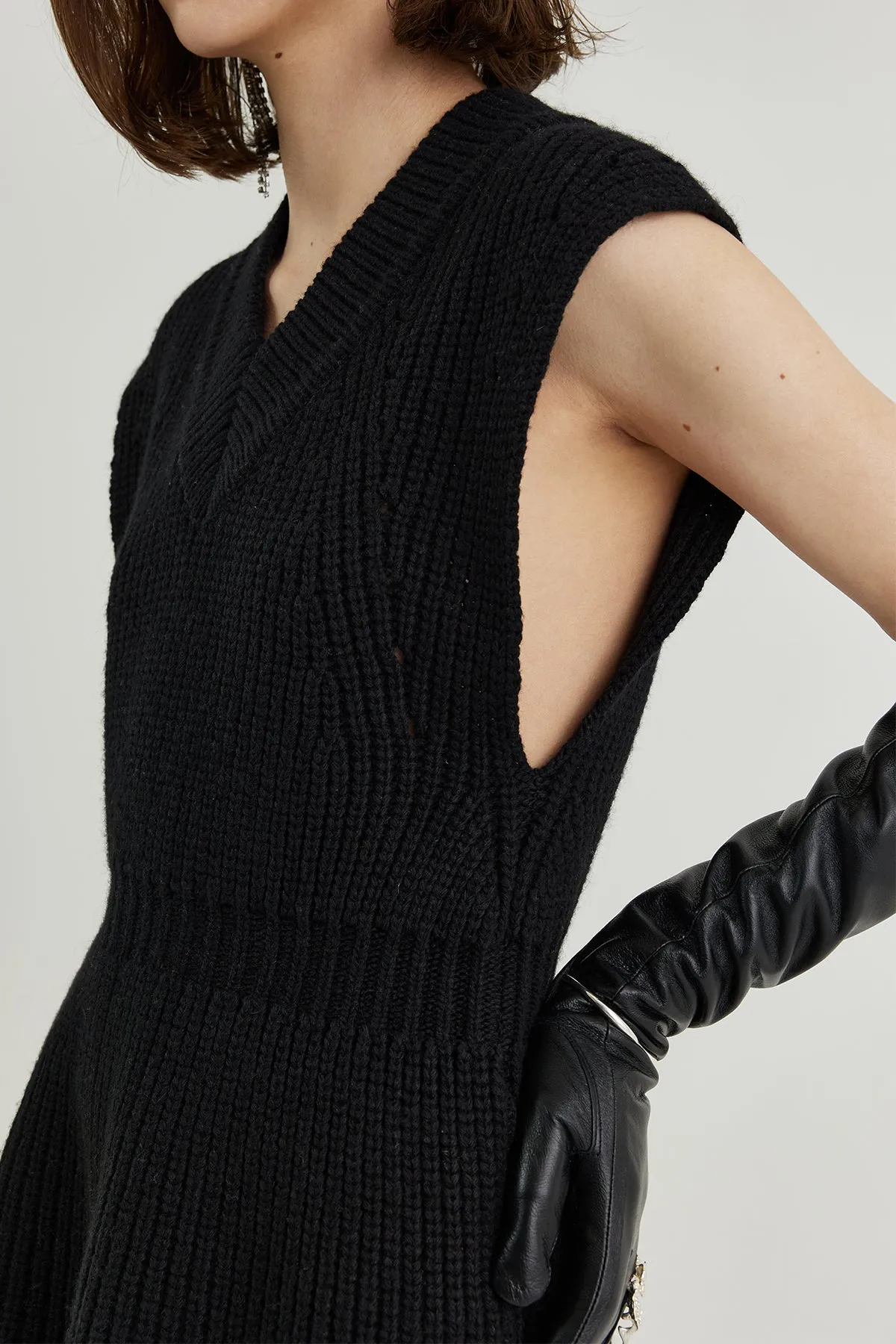 Side-slit ribbed sweater vest